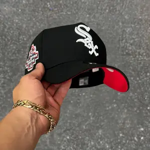 New Era Black Red Chicago White Sox 9FORTY Cap Urban Outfit Essential, Bright Undervisor With Classic Logo, Adjustable Snapback