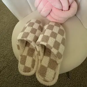 Checkered Slippers (beige)