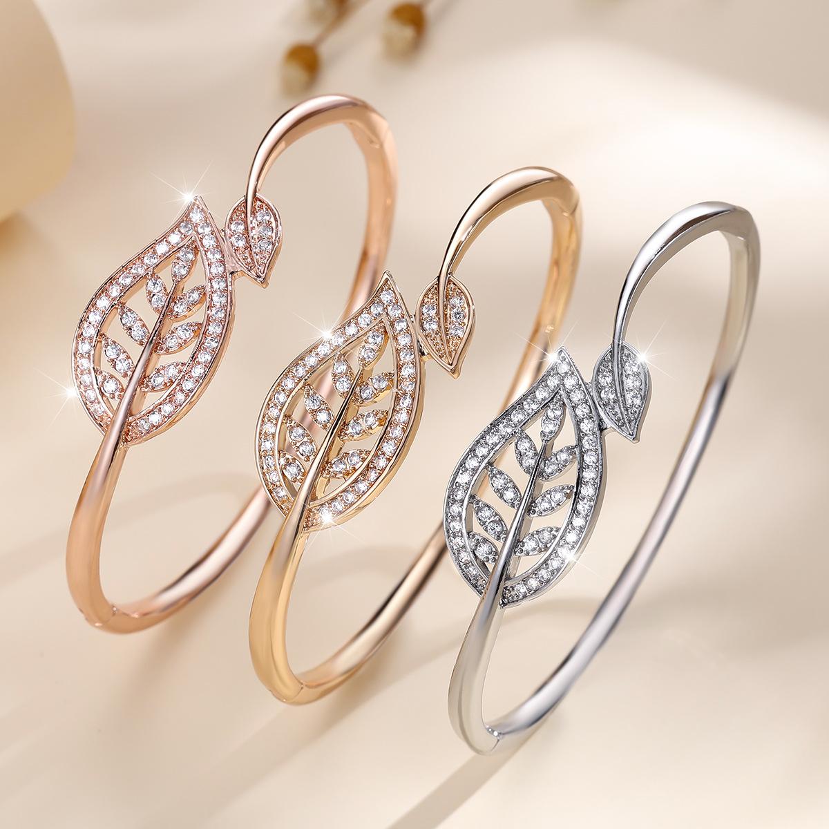 Luxury Leaf Filigree Cuff Bangle Bracelet for Women, Sophisticated Nature Inspired Statement Wrist Accessory, Premium Craftsmanship Timeless Finger Jewelry for Daily Formal Wear, Trending Jewelry Gift