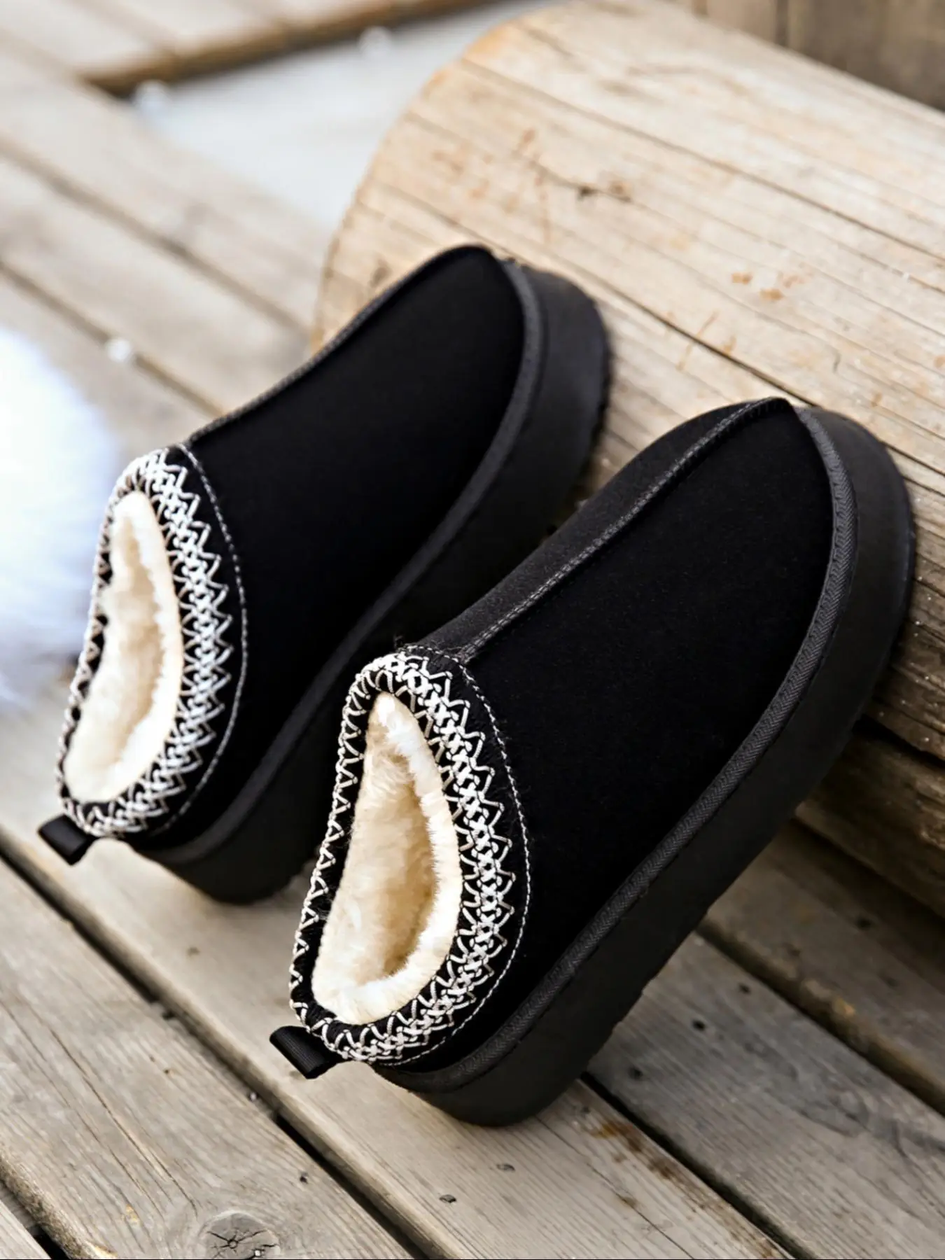 Women's Solid Color Embroidered Trim Design Plush Slippers, Casual Soft Comfortable Home Slippers, Warm Slippers for Indoor & Outdoor Use for Winter