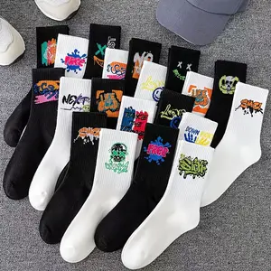 5/10 pairs of [graffiti style socks], unisex fashion socks, socks with moderate length. Socks have letter graffiti patterns and colorful patterns, which are very suitable for sports or skateboarding. The pattern of socks is randomly arranged.