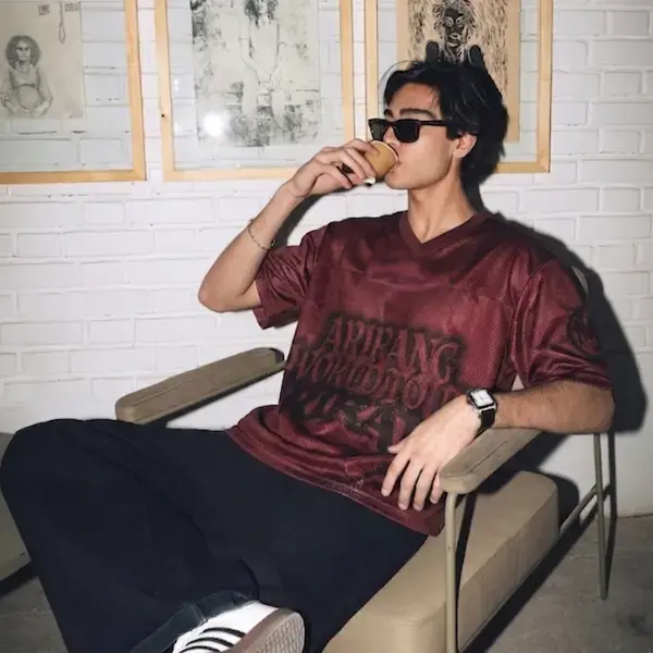 Unisex Burgundy Arirang World Tour Football Jersey Gothic Graphic V Neck Short Sleeve Mesh Shirt KPop Fan Concert Apparel Blockcore Tops