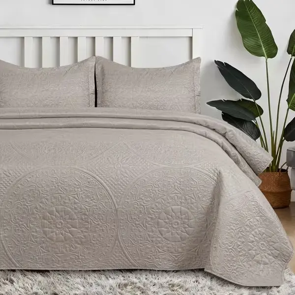 Floral Bedspread Set for All Seasons - Premium Lightweight Microfiber Quilt Set - Soft Breathable Ultrasonic Embossed Coverlet with 1/2 Pillow Shams