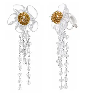 Women’s flower clip-on earrings, elegant tassel design, comfortable non-pierced earrings for everyday wear and vacations