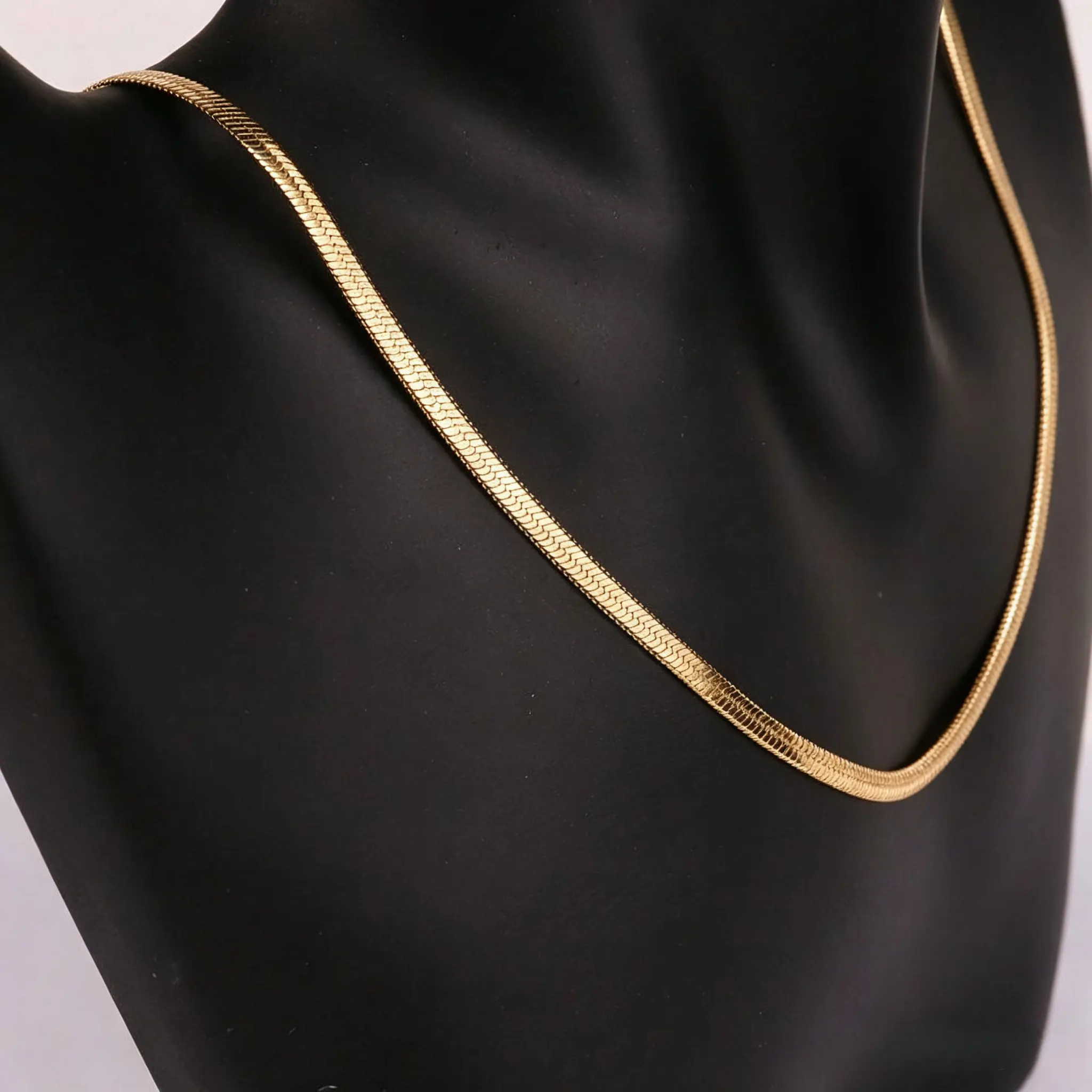 Gold‑Tone or Silver‑Tone Stainless Steel Herringbone Necklace, Ladies Flat Snake Clavicle Chain, Smooth Shine, Daily Wear, Jewelry for Women, Stylish Accessories, Gifts for Teen Girls, Women’s Accessories
