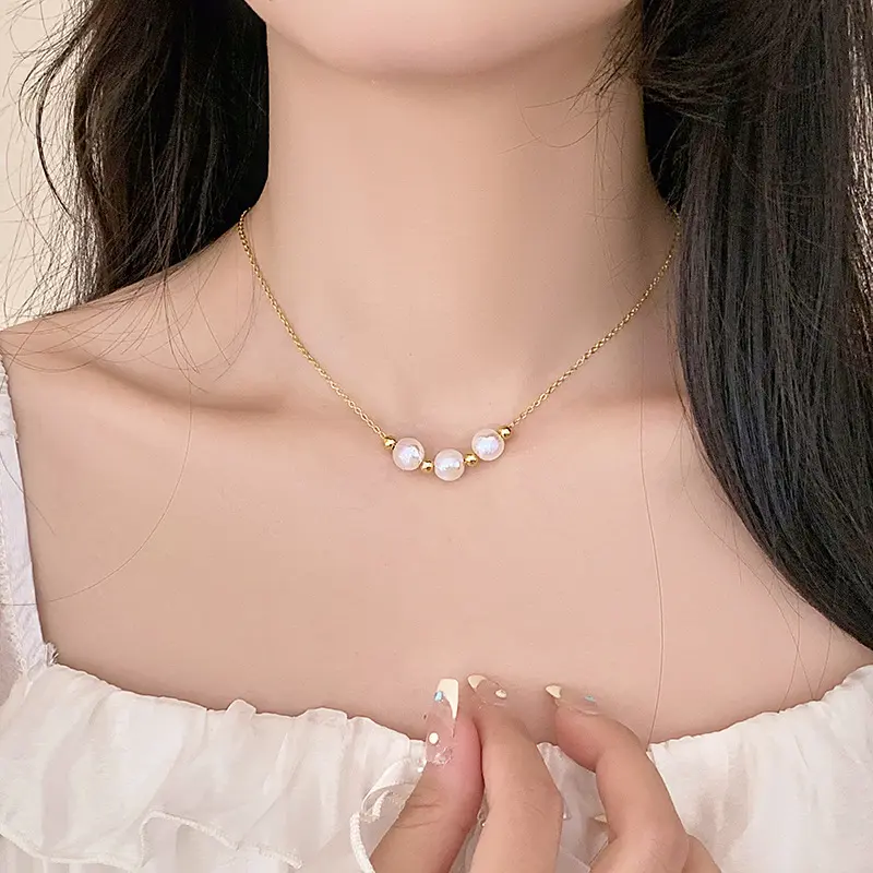 XL 057 Three Pearl Necklace