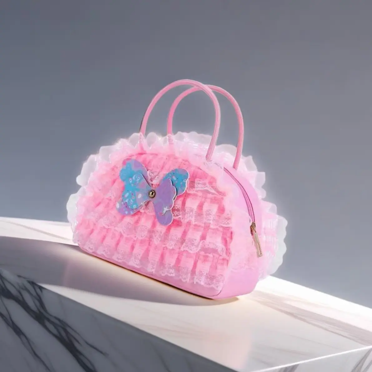 Women's versatile pink handbag for everyday outings