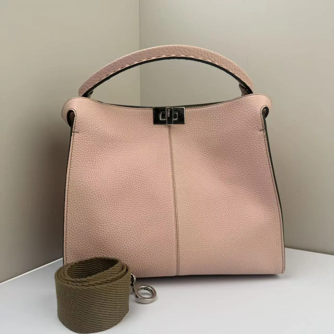 Pre-owned FENDI Calfskin Shoulder Bags Peekaboo X lite Medium Pink CPU0621