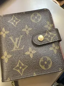 Pre-owned Louis Vuitton leather Clutches & Wristlets LV wallet
