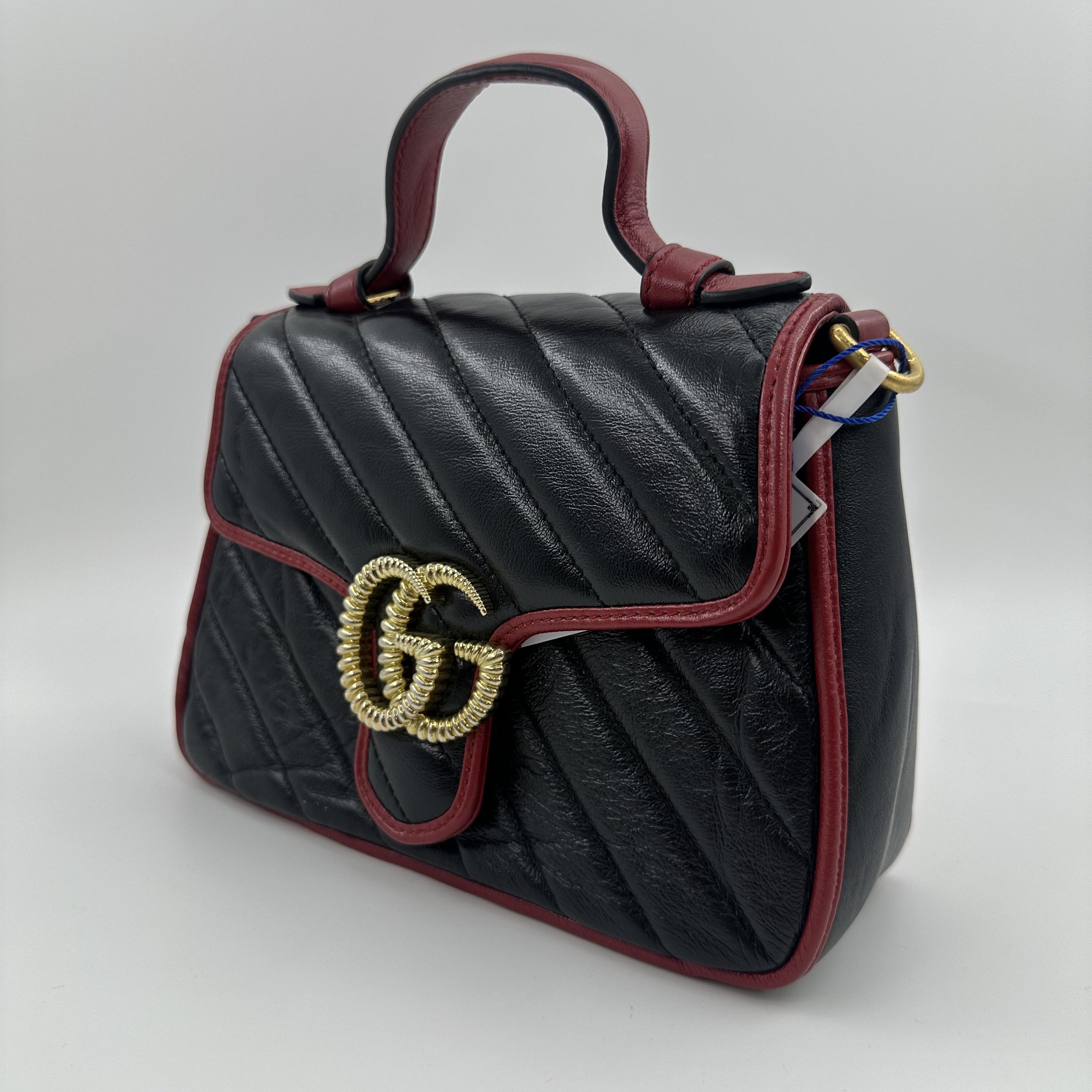 Pre-owned GUCCI leather small messenger handbag