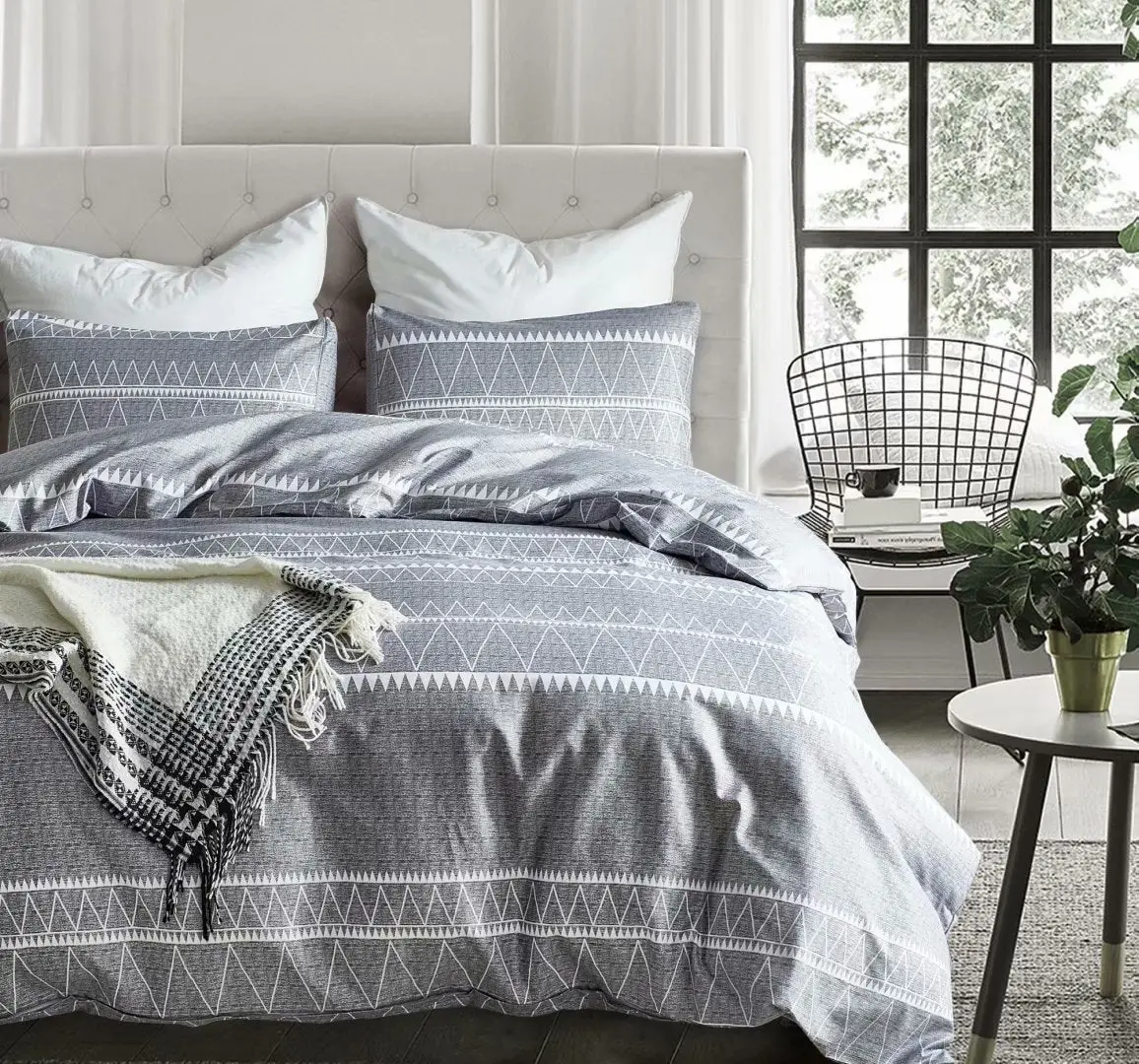 Embroidered Bedding Set - 3-Piece Quilt Collection