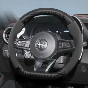 For Alfa Romeo carbon fiber texture leather suede steering wheel cover accessories, ultra-thin, anti-slip, breathable protective cover, applicable to models such as Giulia, Stelvio, Tonale, Giulietta, 4C, MiTo, available in black, mocha, red, brown