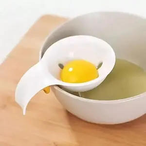 Plastic Egg Separator, Multifunctional Kitchen Baking Tool, Lightweight Practical Design, Stable Bowl Placement, Easy Operation