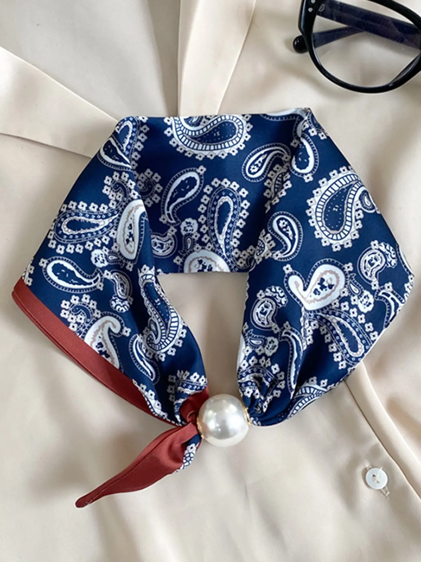 1PCS Elegant Pearl Tail Magnetic Clasp Paisley Printed Polyester Scarf Paisley Print Shawl Summer New Versatile Breathable Fashion Artistic Accessory Neck Wrap Scarves