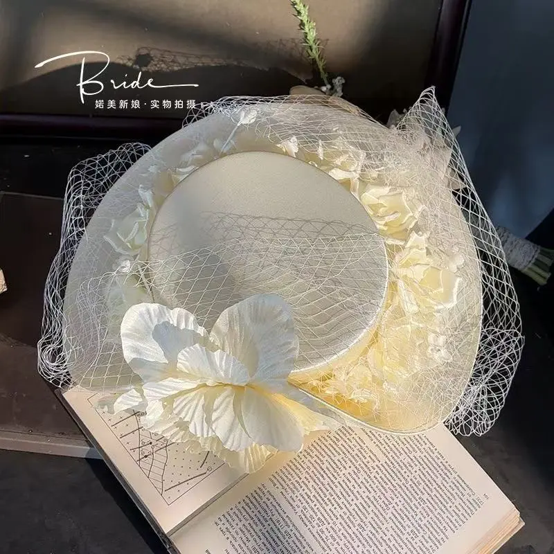 Elegant Accessory Set for Ladies, 2-Piece Vintage French-Style Hat and Gloves with Beige Lace and Handmade Camellia Flowers for an Evening Ceremony, Auspicious, Female, Party, Top Hat + Gloves