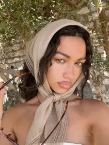 Women's Plain Towel, Comfortable Breathable Beach Sun Protection 100x100cm, Multi-Scene Use Daily Casual Fashion Scarf