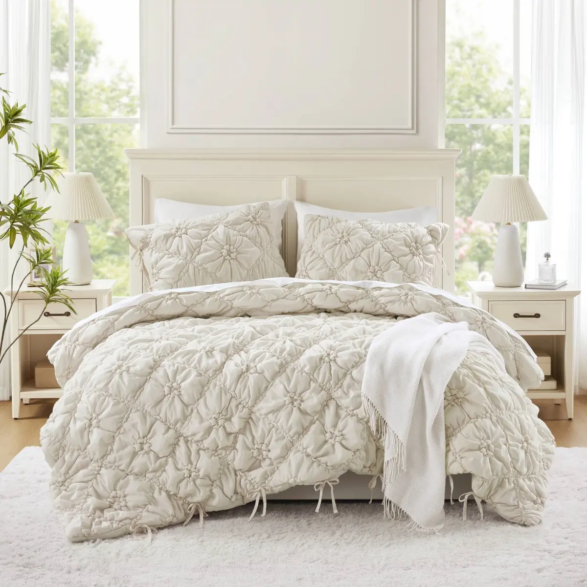 Intelligent Design ID10-2481 Lily Floral Comforter Set - King Size Ivory Modern Floral Bedding, All-Seasons Microfibre All-Season Bedding Sets Collections, Elastic Ruching, Embroidery, Machine Washable