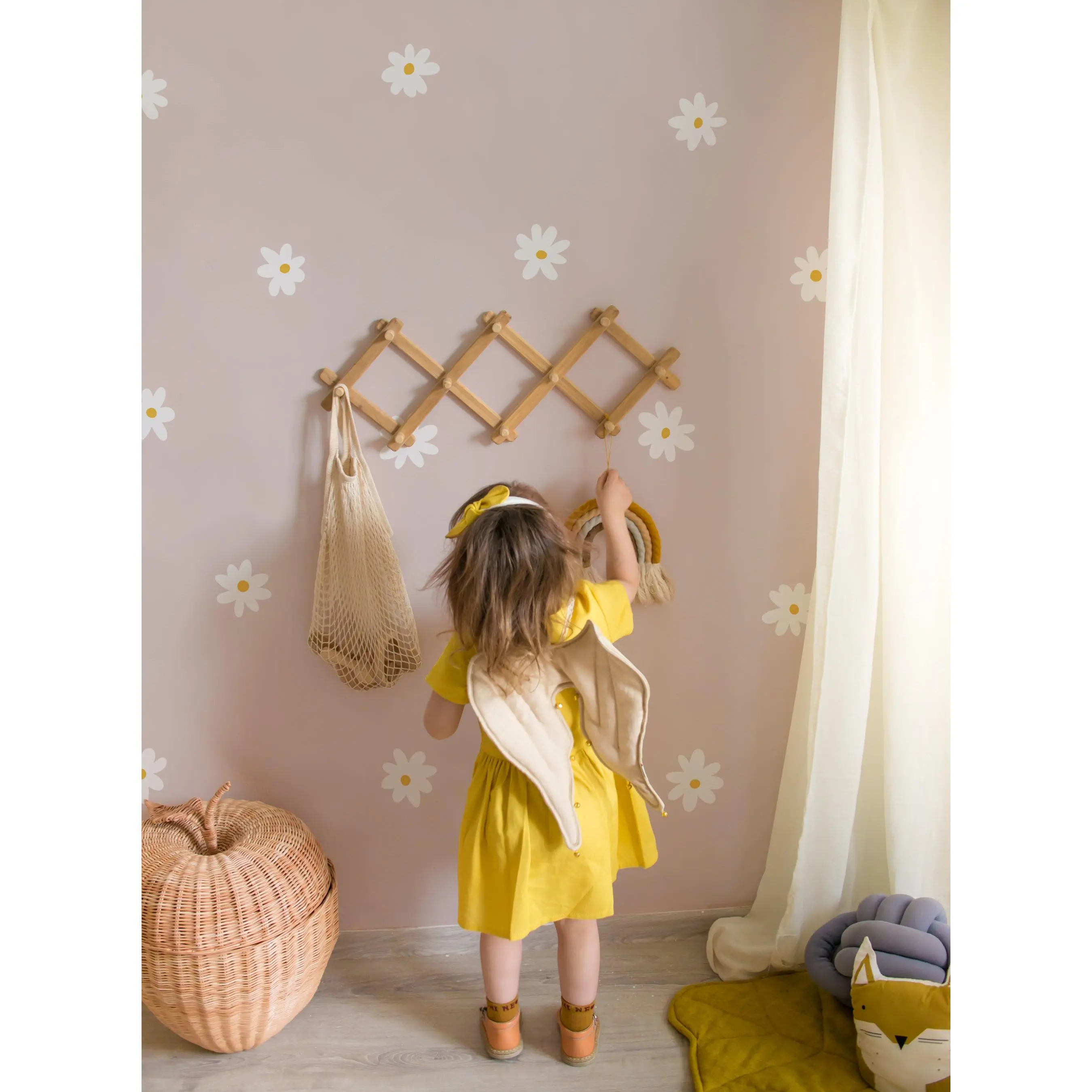 95 Pieces 4.5"w x 4.5"h Simple Daisy Flower Pattern Decorative Stickers, Self-Adhesive Wall Decor for Home Room Decoration, Other Home Supplies, Adhesive Stickers, Daisy Shape