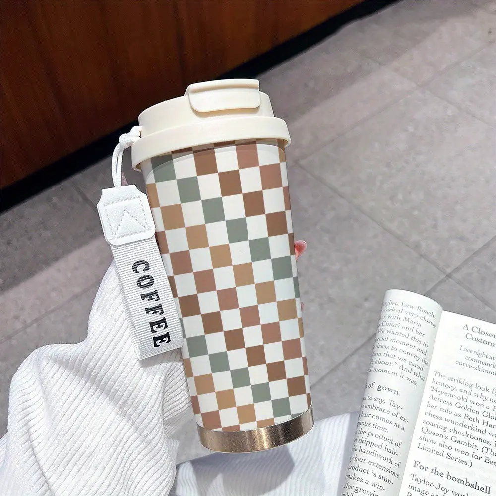 Classic Checkered Coffee Cup, 530ML Insulated Travel Mug with Straw and Lid, Leak-Proof, Suitable for Hot/cold Drinks, Portable, Gift Idea, Insulated Drinkware, Leakproof Vacuum Flask