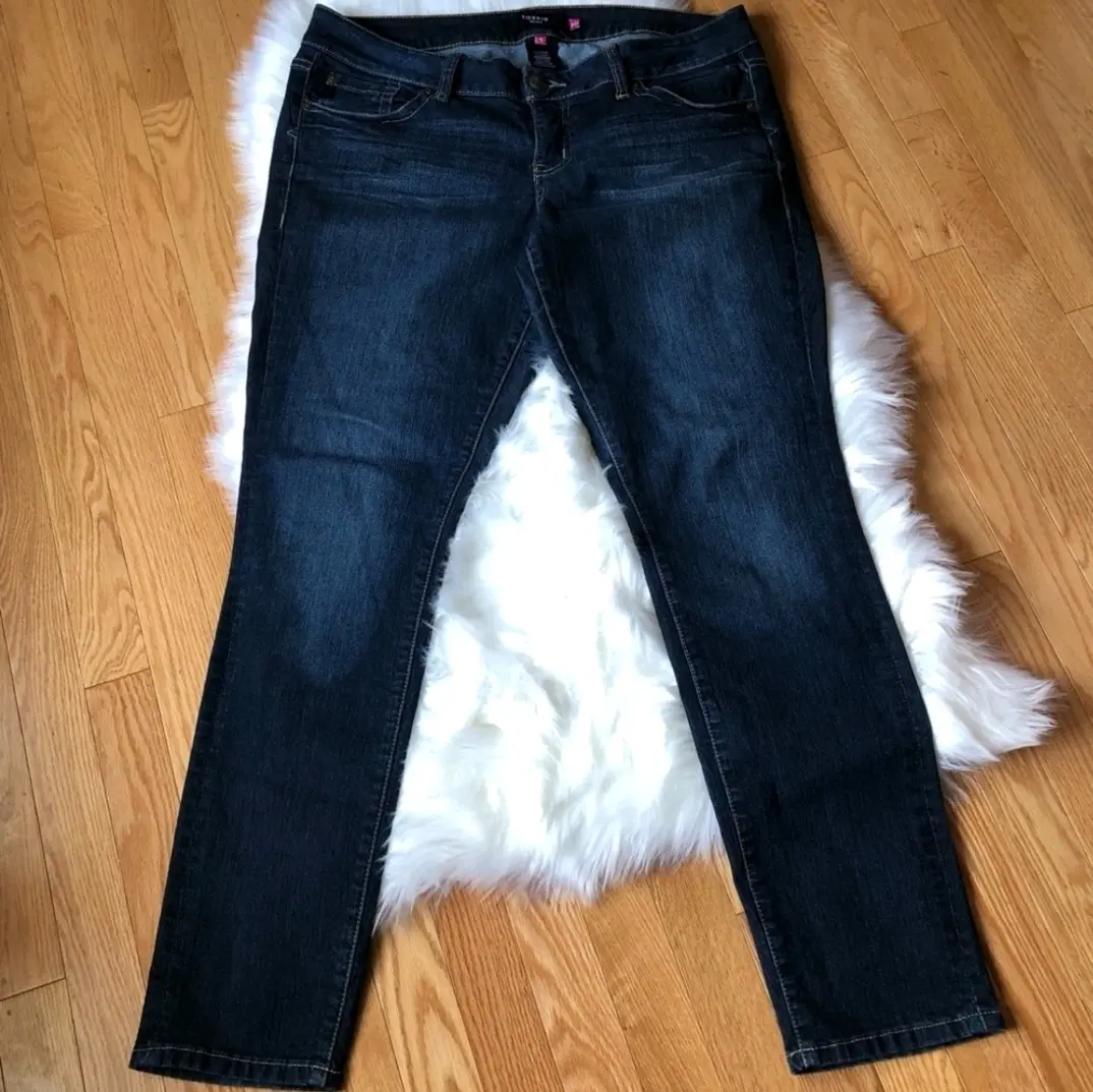 Women's TAHARI Charlotte Double Button Skinny Jeans 16W  Denim Slimming Bottoms Womenswear Style