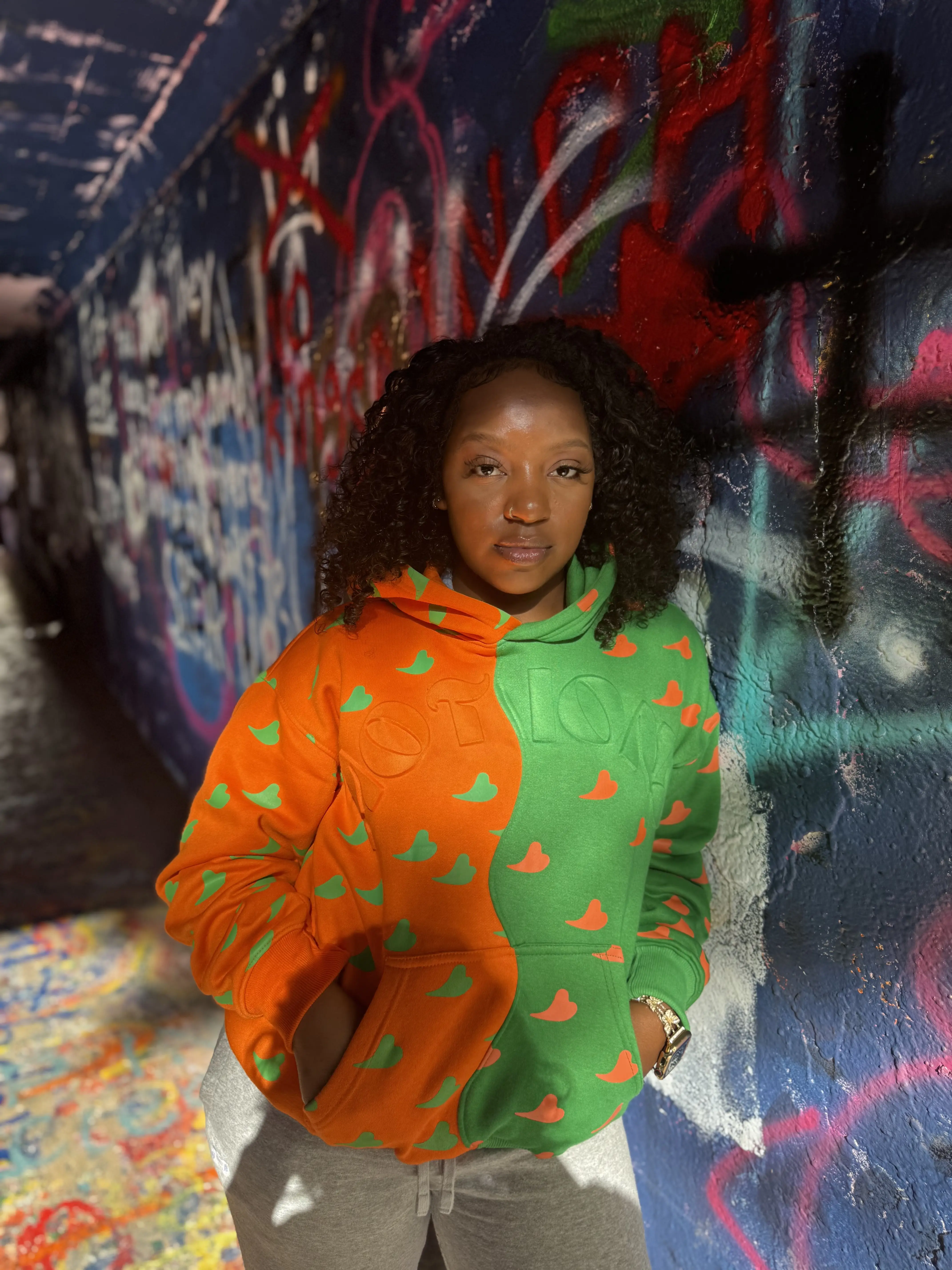 Orange/Green Unisex Oversize Hoodie - Stylish Versatile Fit for Men & Women Casual Wear with Vibrant Color Scheme and Comfortable Oversize Design