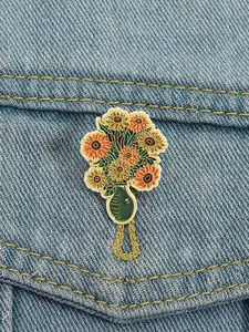 Sunflower Brooch Pin, Natural Lover Backpack Decoration, Healing Accessory, Fresh Floral Design, Perfect Gift for Nature Enthusiasts