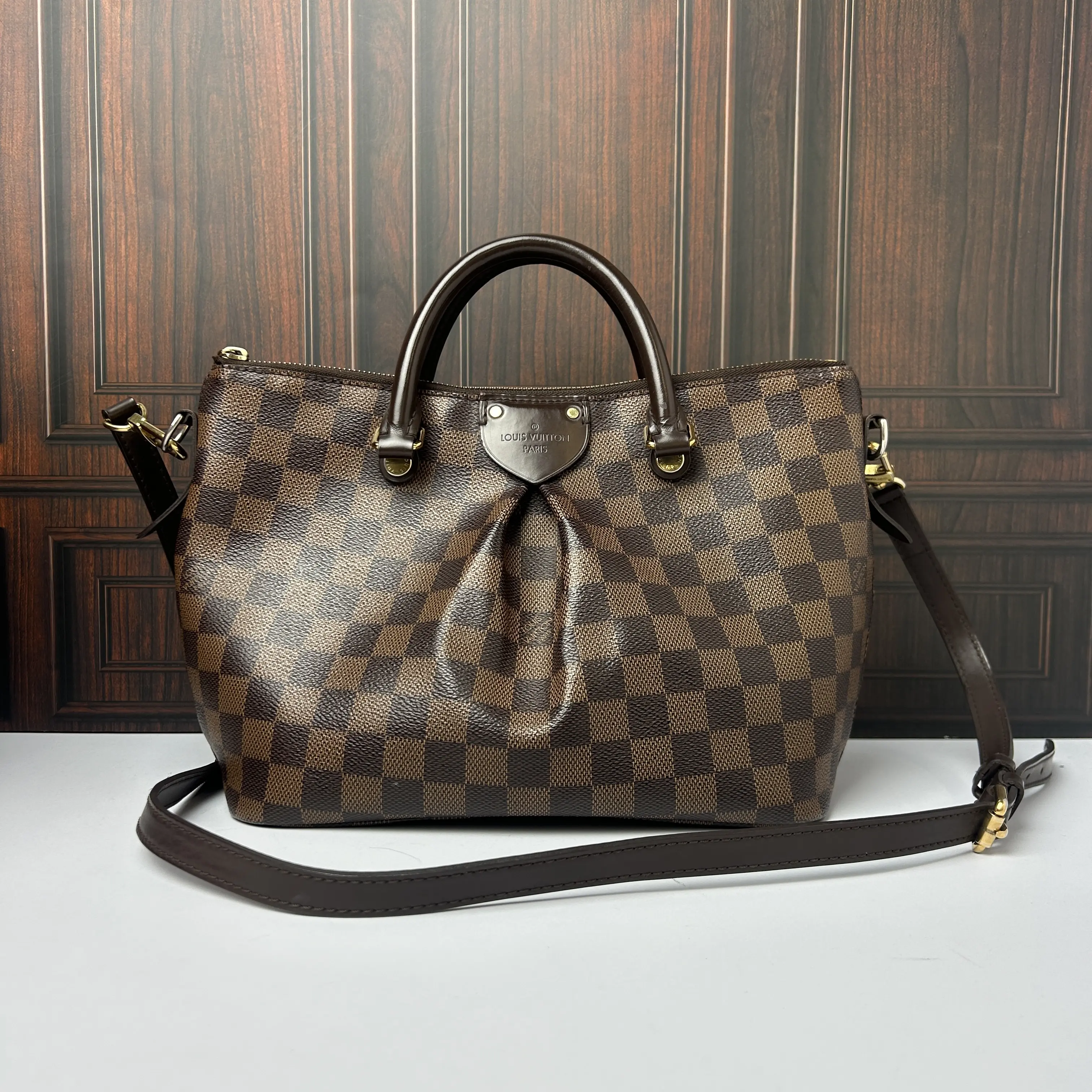 Pre-owned Louis Vuitton LV crossbody bag 888