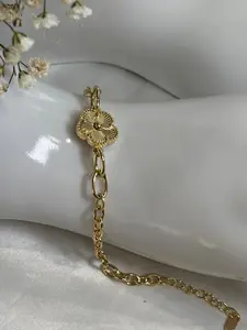 Pulsera Laminada en 14K con dije de trébol