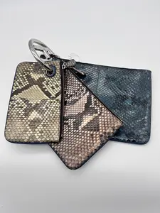 Pre-owned FENDI Leather Triple Pochette Triplette Stylish Design with Elegant Details and Versatile Use