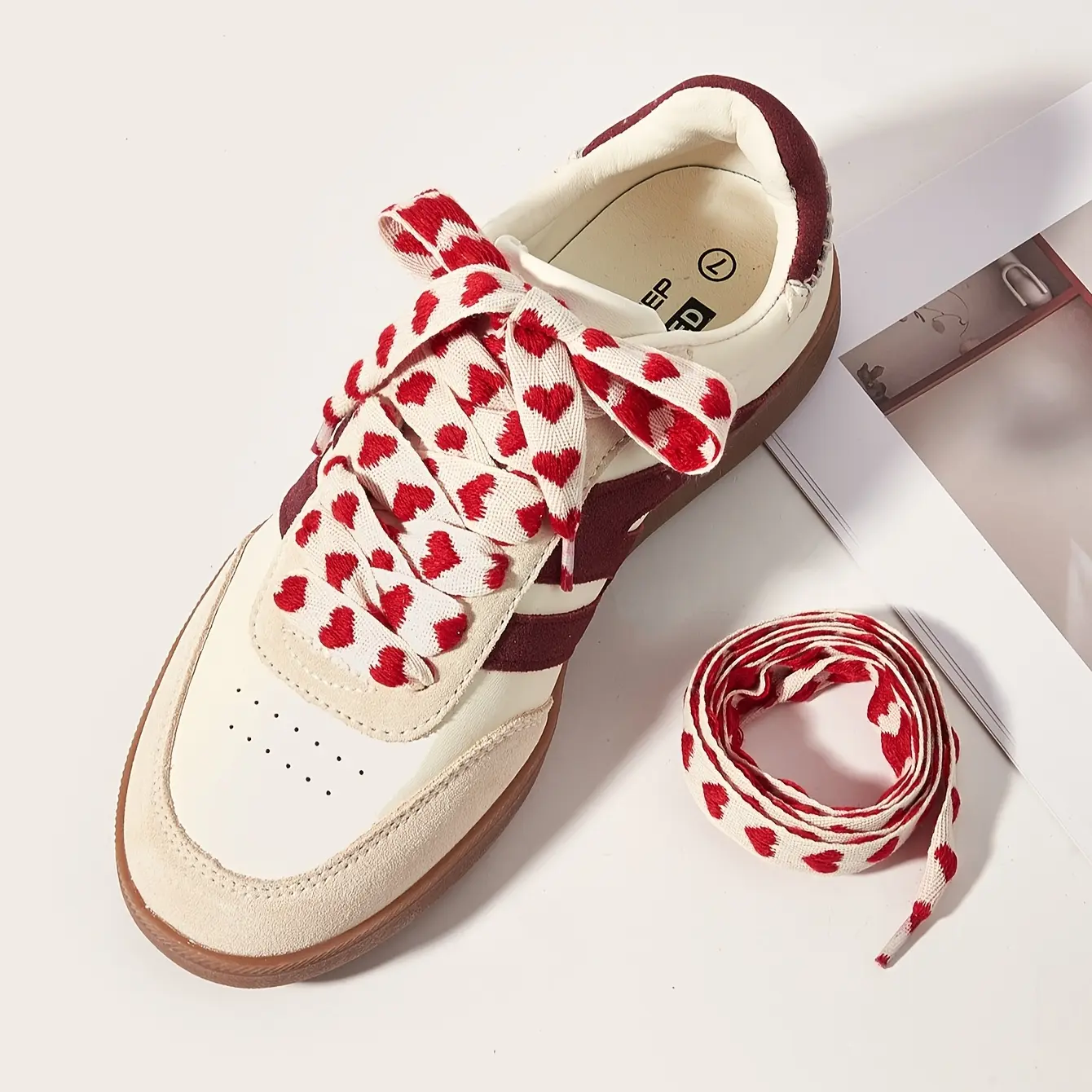 Fashion Red Heart Flat Shoelaces, 1 Pair-Suitable for Sneaker and Casual Shoes, Durable Acetate