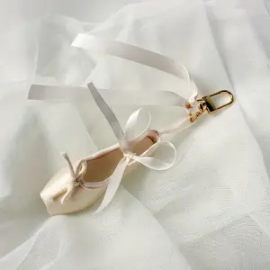 Single Pink Satin Mini Pointe Shoe Keychain - Elegant Ballet Shoe Bag Pendant with Spiral Clasp, Ballerina Wedding Souvenir for Dancers & Ballet Lovers, Birthday Present for Women, Dance Shoes-RTJ45