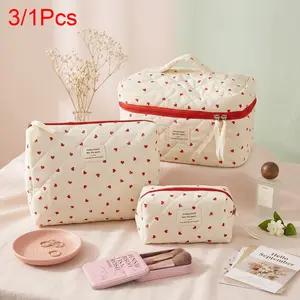 3/1Pcs Quilted Heart Pattern Travel Makeup Bag, Large Capacity Portable Cosmetic Bag, Ideal for Women/girls, Perfect Gift for Travel