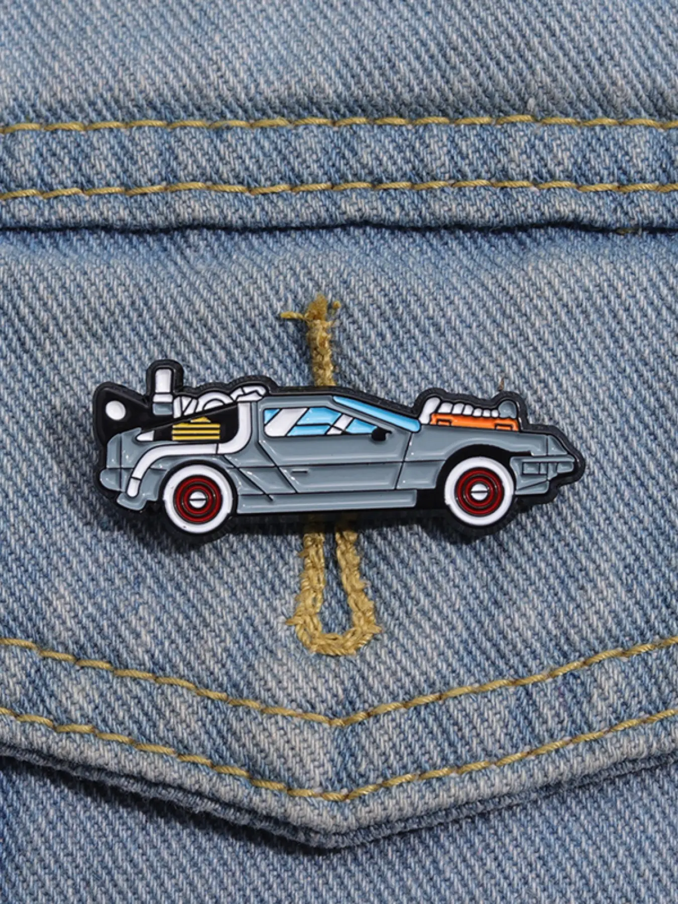 Back to the Future Theme Badge, Vintage Sci-Fi Aesthetic Style, Delorean Time Machine 88 Mph California License Plate, Outatime Logo, Movie Classic Symbol, Movie Classic Icon, Cosplay, Brooch Pins, Lapel Pins, Alloy Brooch Pin