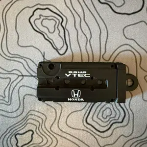 Honda Valve Cover Keychain, Durable Car Accessory for Honda Enthusiasts, Collectible Auto Part-Inspired Keychain