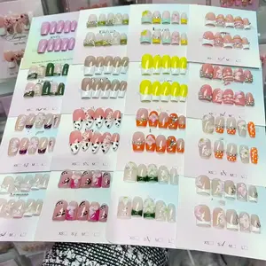 Cubic zirconia nail art, fingertips shining with starlight