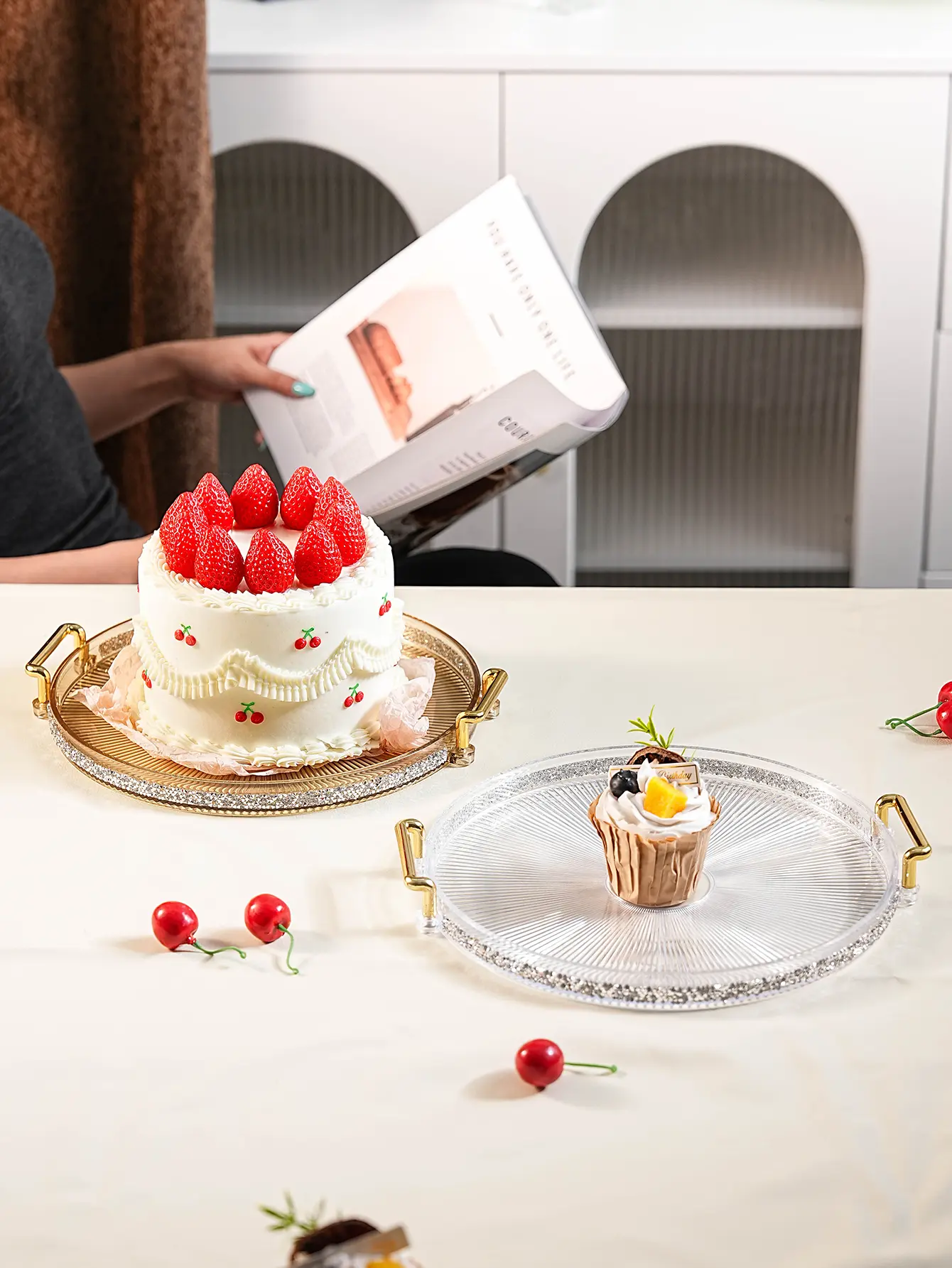 Stylish Acrylic Plastic Tray – Reusable Tray with Diamond Accents, Aesthetic Plates  Ideal for Home Use, Entertaining Guests, Serving Breakfast, Displaying on Coffee Tables, and Home Decoration Plates