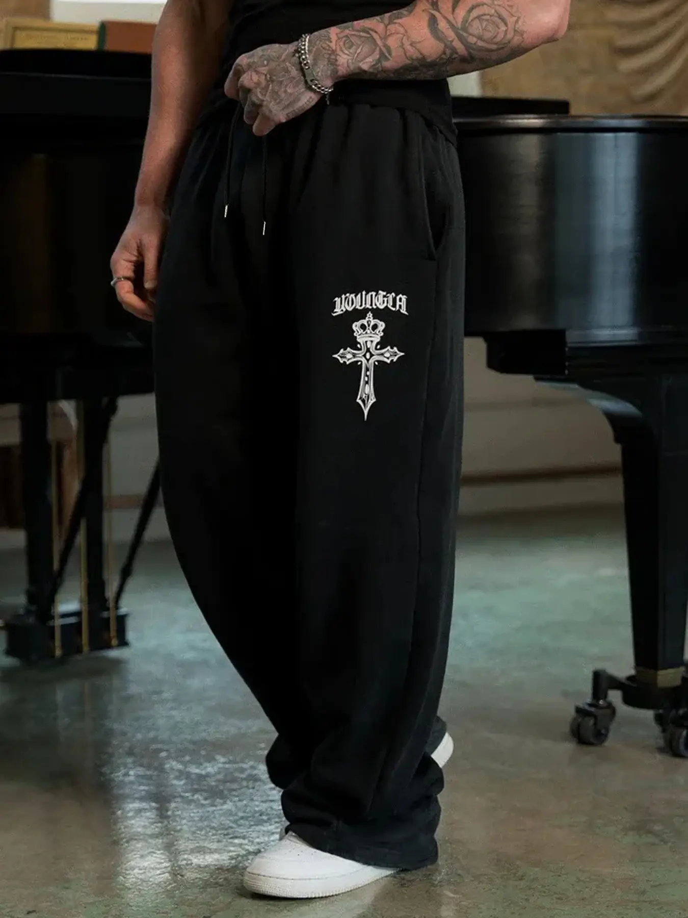 Trendy Street Style Drawstring Sweatpants, Casual Streetwear Bottoms, Comfortable Fit for Casual Fashion, Perfect for All Occasions in Fall & Winter