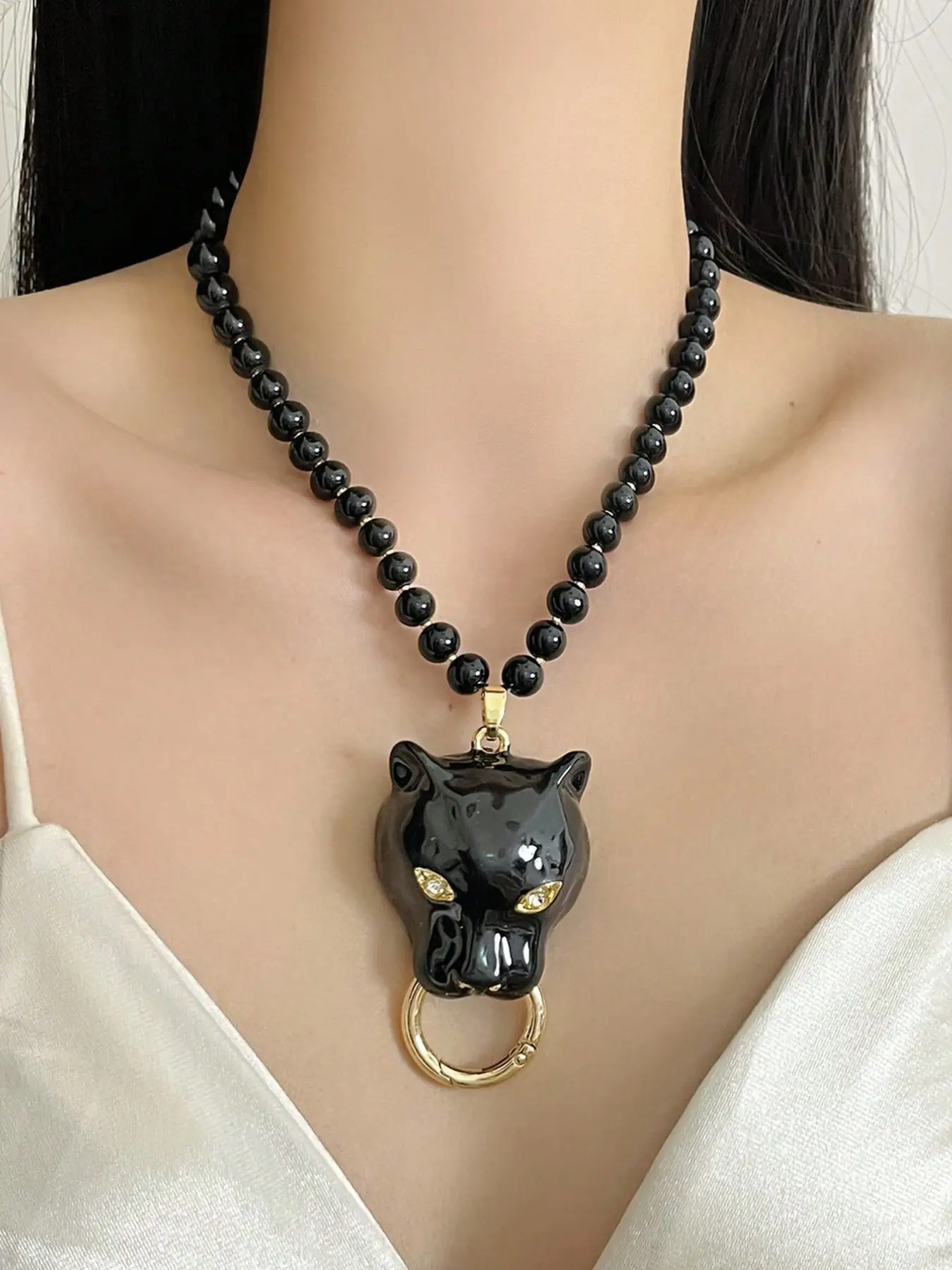 Y2K Millennial Girl Panther Head Beaded Choker - Black & Gold Contrast Retro Pendant Bold Statement Neckwear For Party Nights