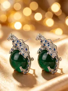 1 pair of light luxury emerald earrings, paired with a full diamond cheetah shaped design, suitable for daily wear and a surprising exquisite small gift.