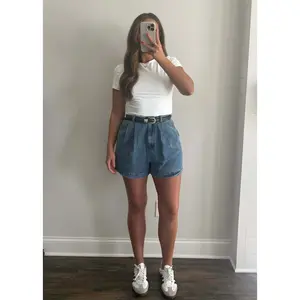 Gwen Denim Shorts- Medium Wash