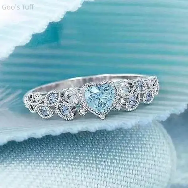 Women's Blue Ocean Stone Peach Heart Statement Ring, Elegant Stylish Costume Jewelry, Suitable for Dating, Party Wear