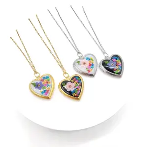 Handmade Heart Photo Locket with Dried Flower Resin Jewelry for Gifts
