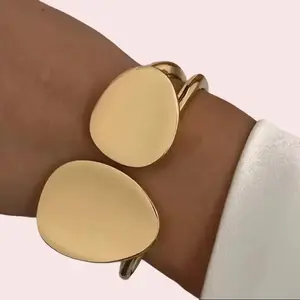Exaggerated Punk Smooth Heavy Metal Chunky Spring Bangles Gold Color Bangle Jewelry Accessory for Bold Spring Fashion