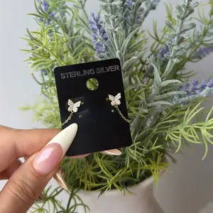 Aretes delicados con diseño de mariposa elaborado en plata 925
