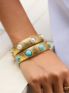 This Lady's Open Bracelet Is A Geometric Round Stainless Steel 18k Gold Plated Waterproof And Anti Allergy Jewelry It Is Elegant And Grand Throughout The Four Seasons And A Must Have For Daily Business And Casual Wear Exquisite Bracelet
