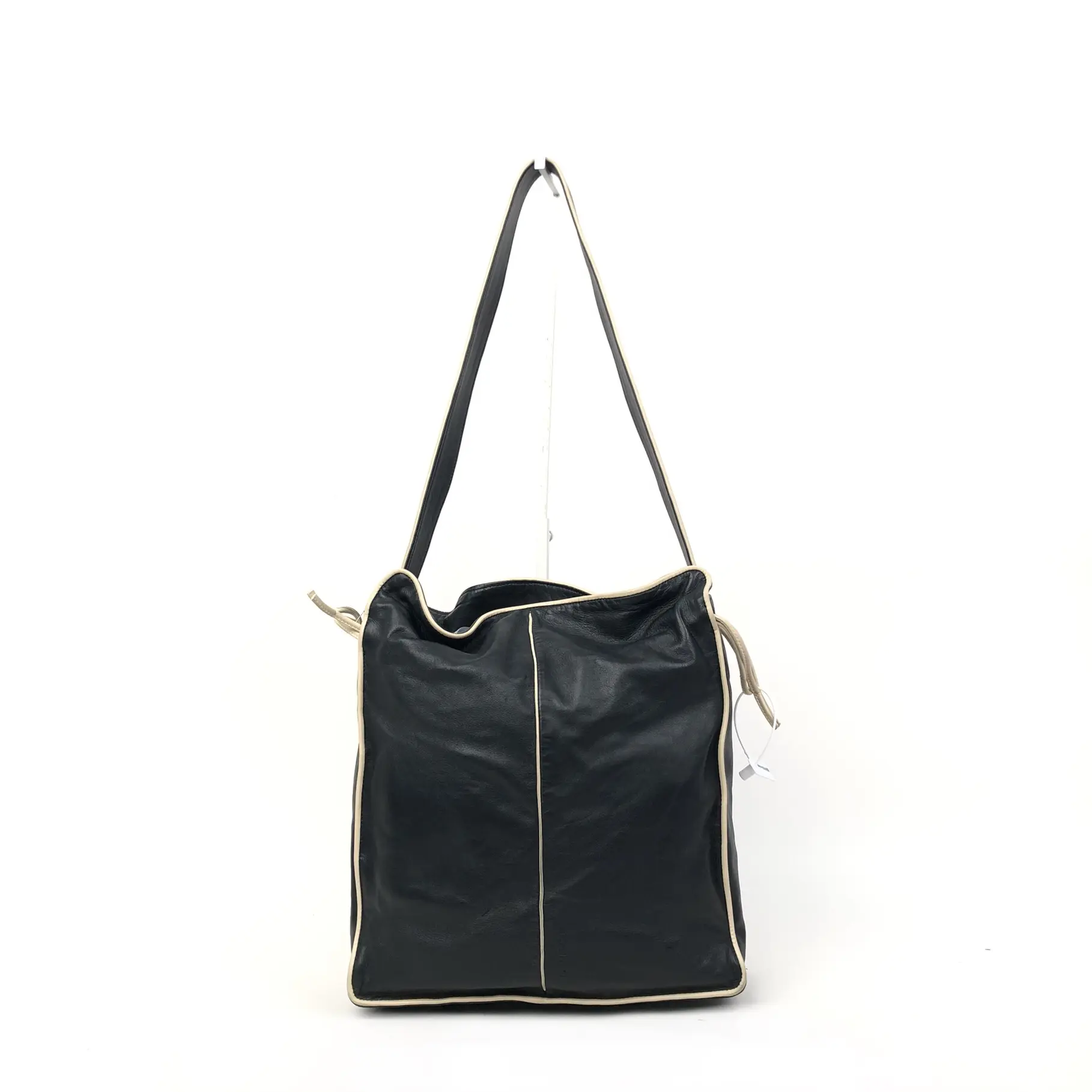 Pre-owned Loewe Lambskin Shoulder Bags 11.42'' R1649 Shoulder Bag C1389323941 0707 T2 Luna