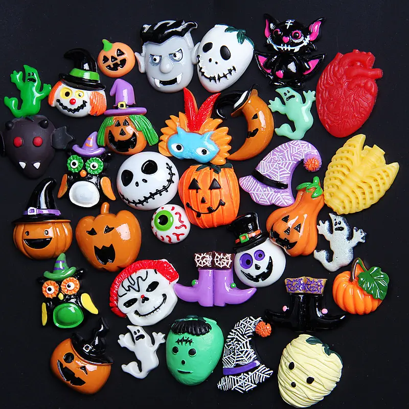 Mini Devil Ghost Skull Resin Ducks, Cute Spooky Desktop Decor Ornaments, Mini Garden Figurines, Home Tabletop Decor, Halloween & Christmas Party Decorations, Random Style 25 Pack, Creative Gift for Holiday
