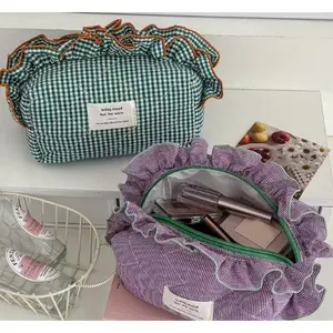 Lace plaid makeup bag i, a simple and niche high-value makeup bag for girls, which is portable for going out, has a large capacity, and is suitable for home, travel and general use.