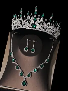 A set of atmospheric green diamonds embellishing the crown, necklace, and earrings for a female bride. 4-piece wedding dress accessories are also suitable for weddings, parties, and gatherings