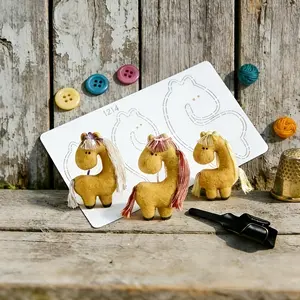 1 fabric hook + 1 stencil | Large, medium and small horse stencil, quilting stencil, cut fabric in one step, cream